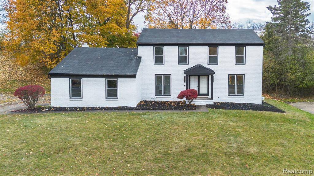 West Bloomfield, MI 48323 2354,5435 Tequesta Drive