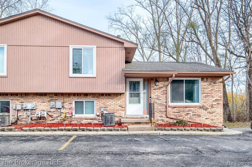 Ortonville, MI 48462 8638,370 Oakwood Road