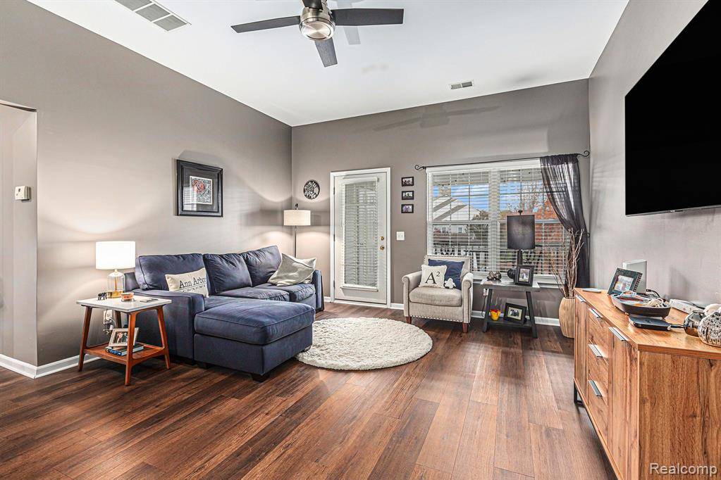 Ann Arbor, MI 48105 9287,2728 S Knightsbridge Circle