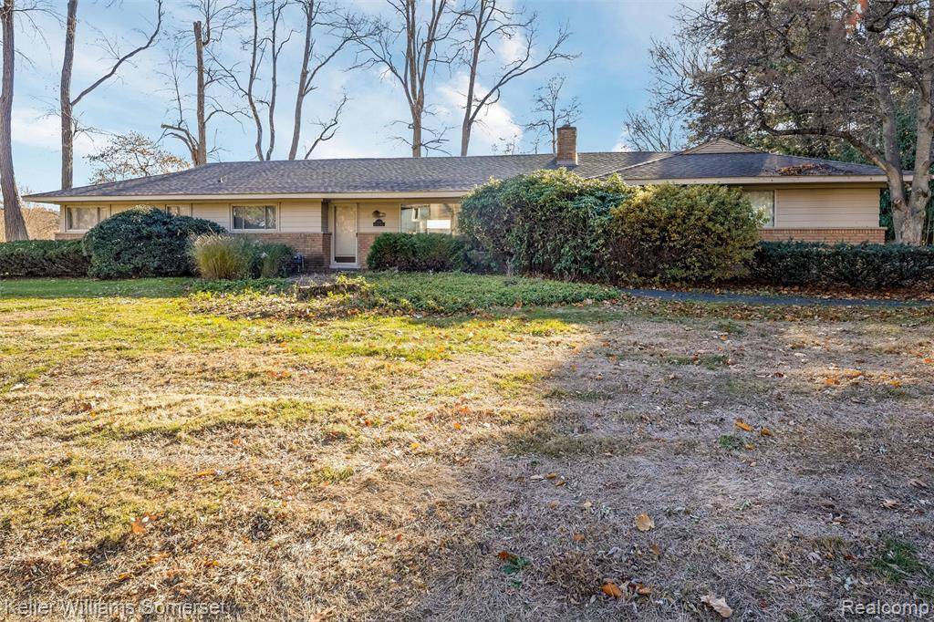 Detroit, MI 48323 1926,2129 Long Lake Shore Drive