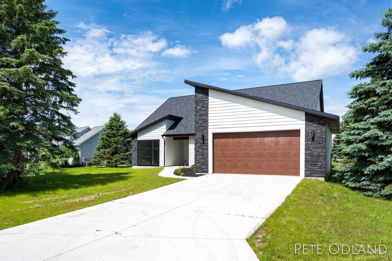 Stanwood, MI 49346-9234,7867 Sunset Shores Drive