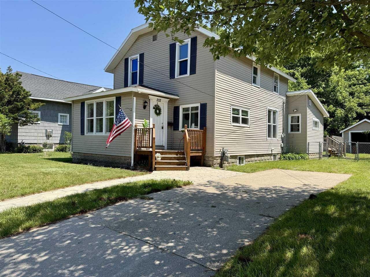 Ludington, MI 49431-1905,202 N Staffon Street