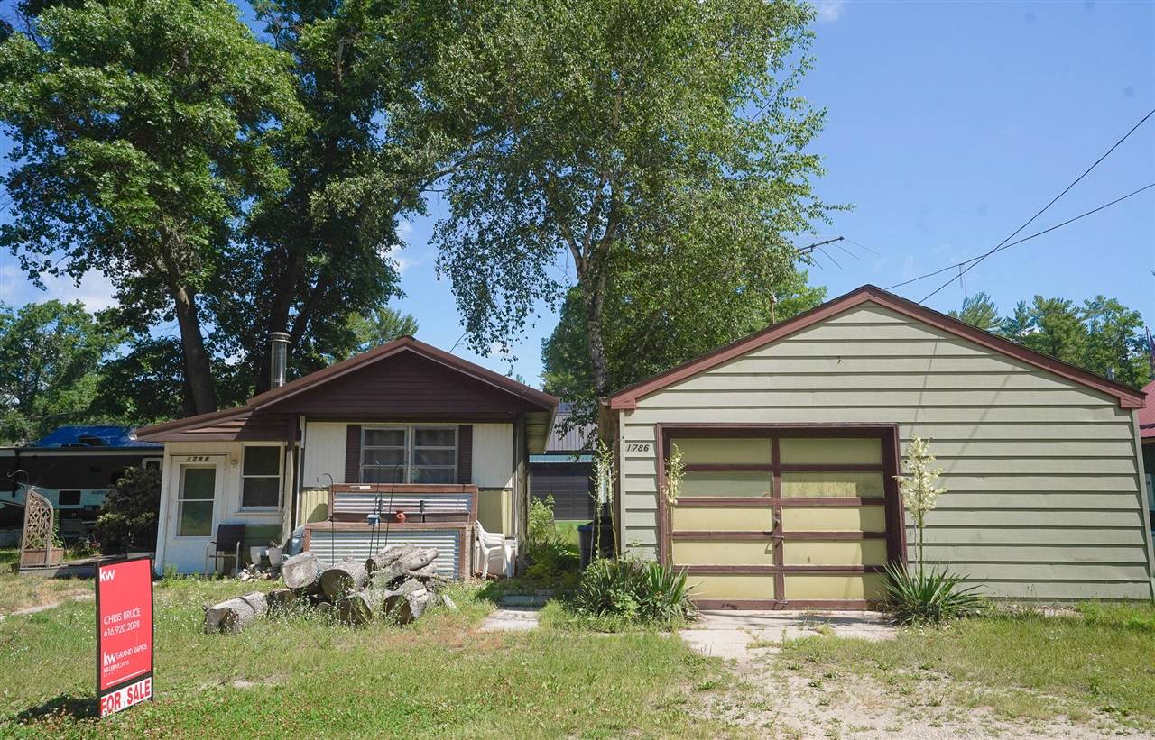 White Cloud, MI 49349-8979,1786 S Camp Avenue