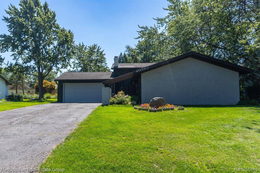 Novi, MI 48375,40563 Village Oaks