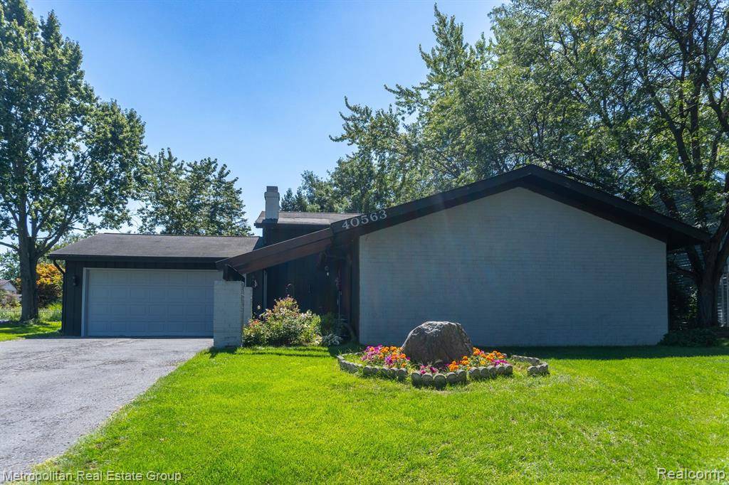 Novi, MI 48375,40563 Village Oaks