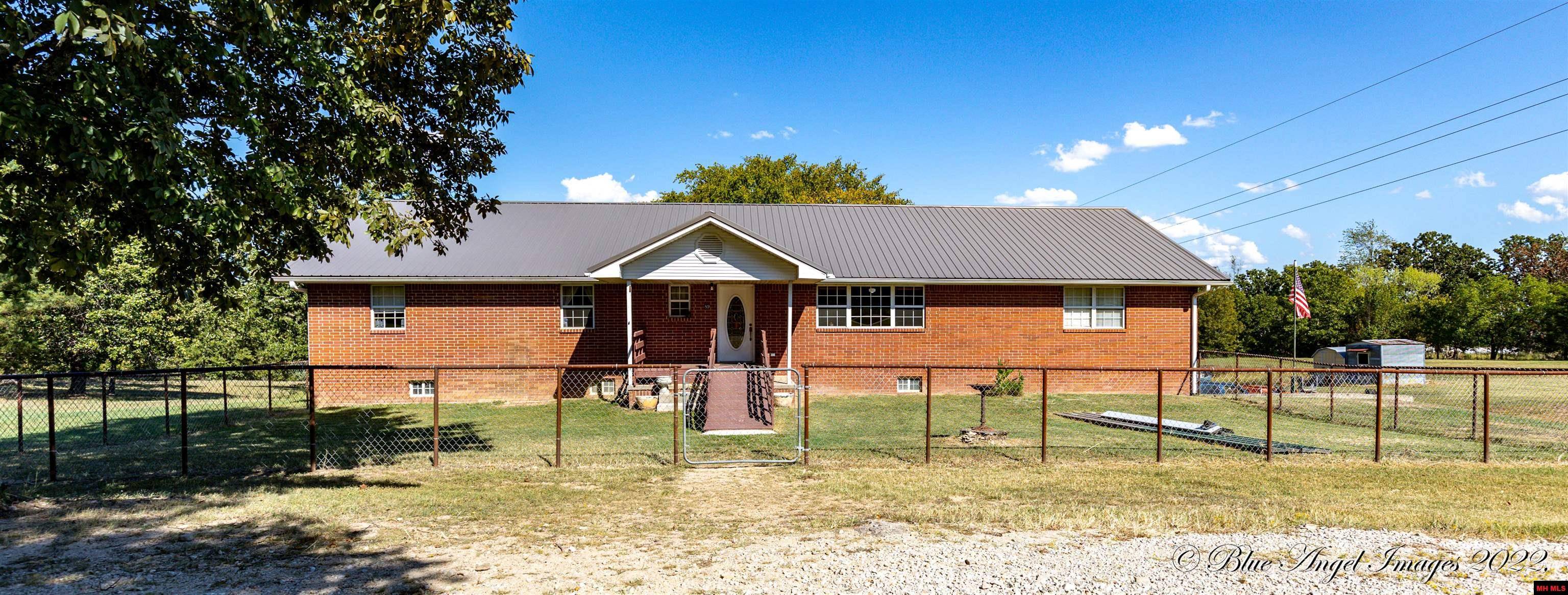 Viola, AR 72583,89 PICKREN HALL ROAD