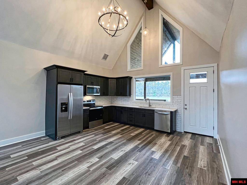 Mountain Home, AR 72653,204 TRAVIS TERRACE