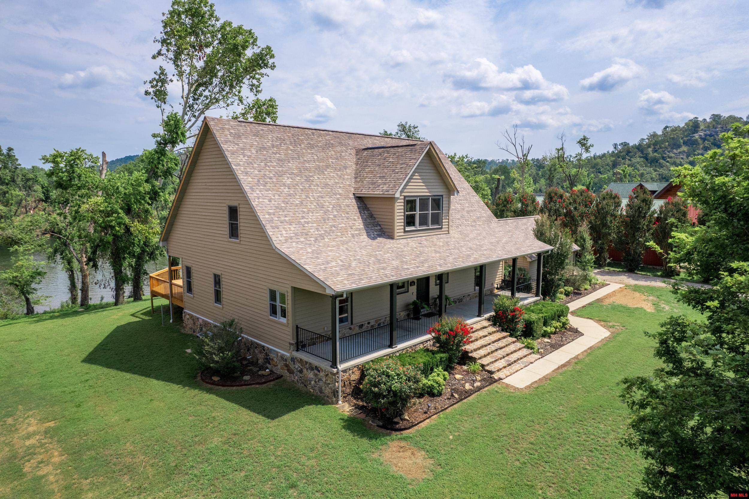 Norfork, AR 72658,1002 STONE CREEK WAY
