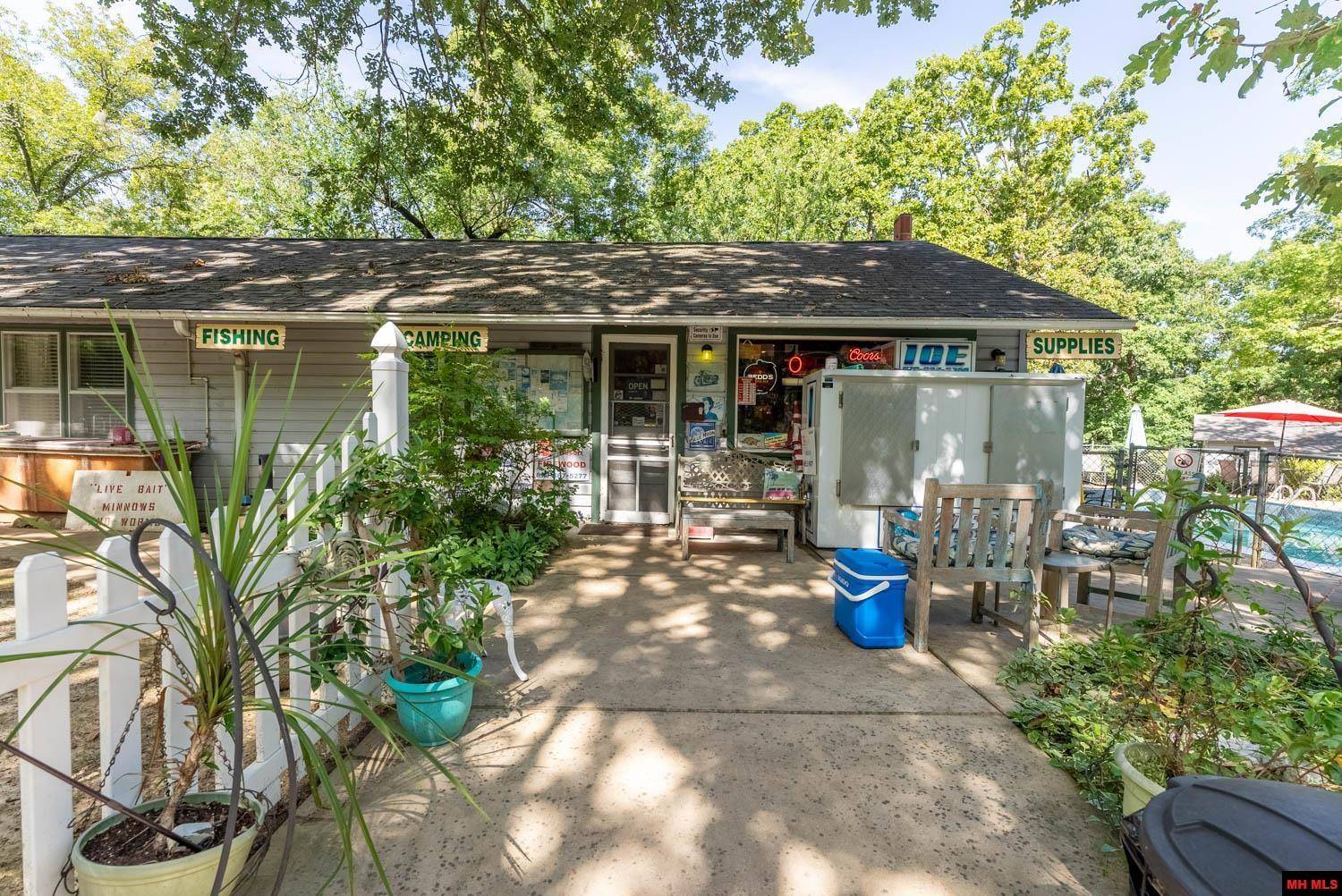 Gamaliel, AR 72537,2325 FOUT ROAD