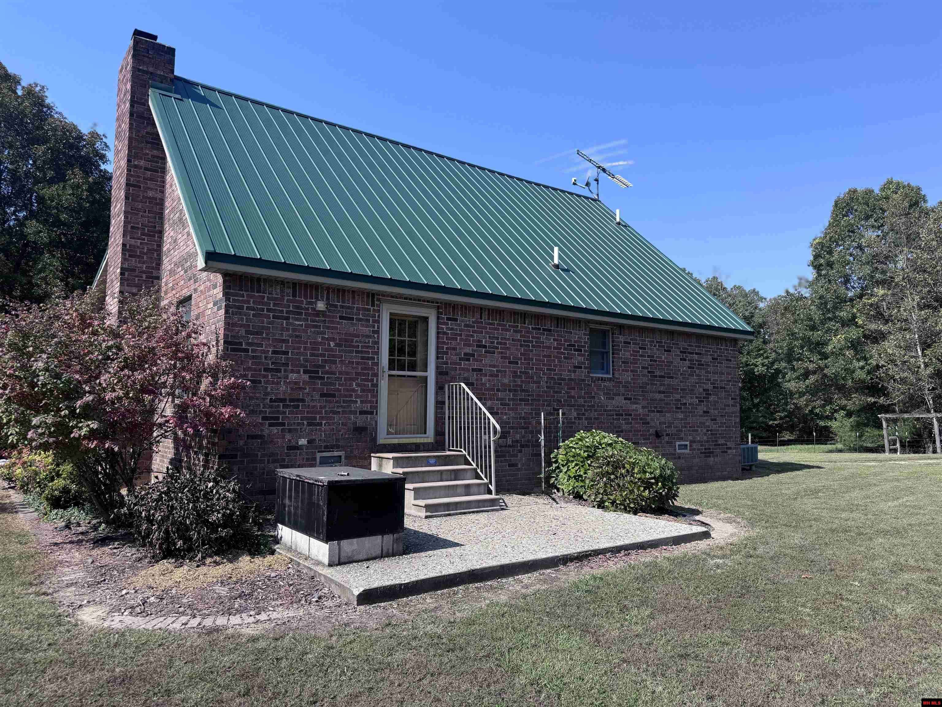 West Plains, MO 65775-0000,5275 CR 9720