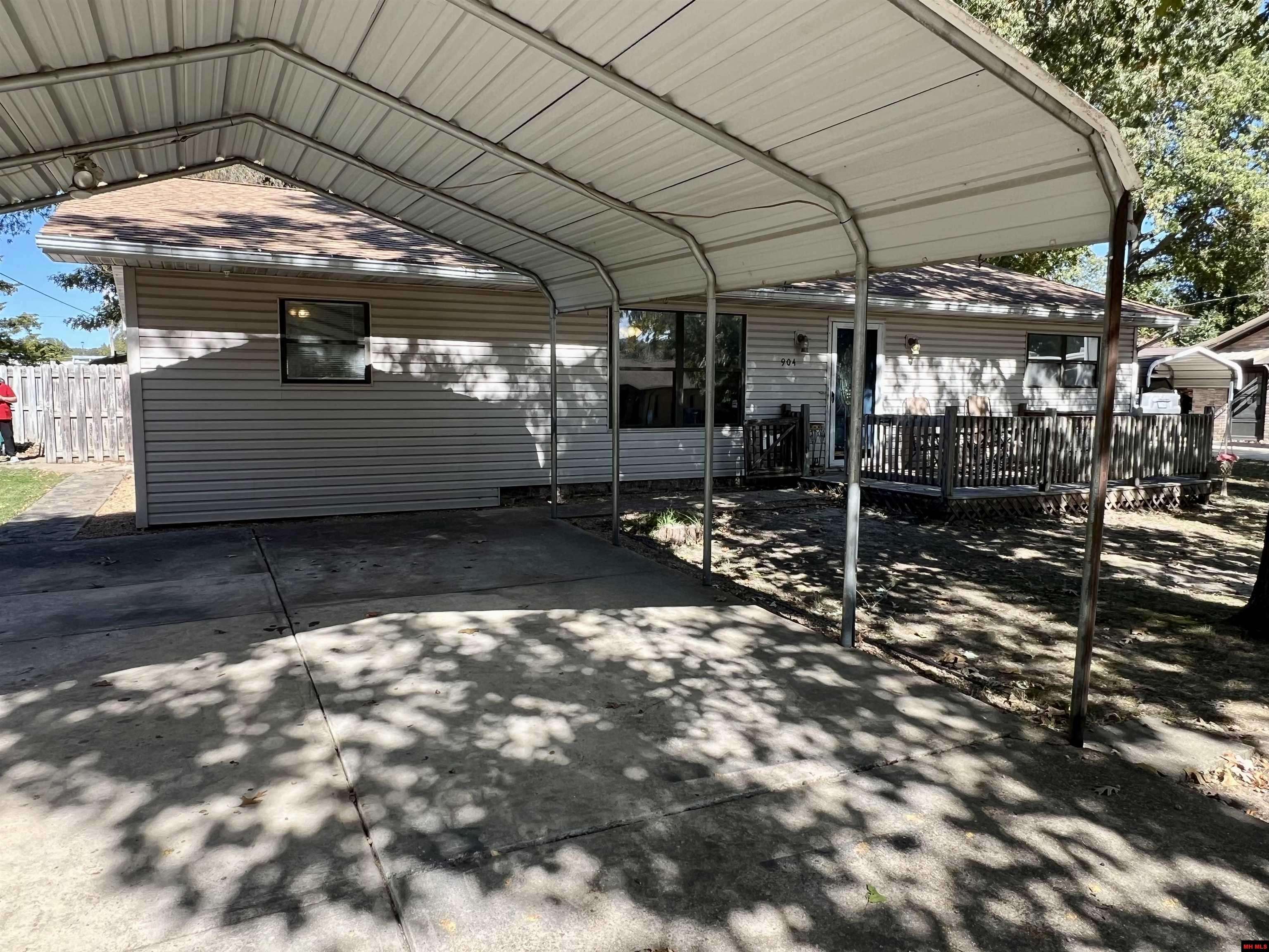 Bull Shoals, AR 72619,904 WALNUT AVENUE