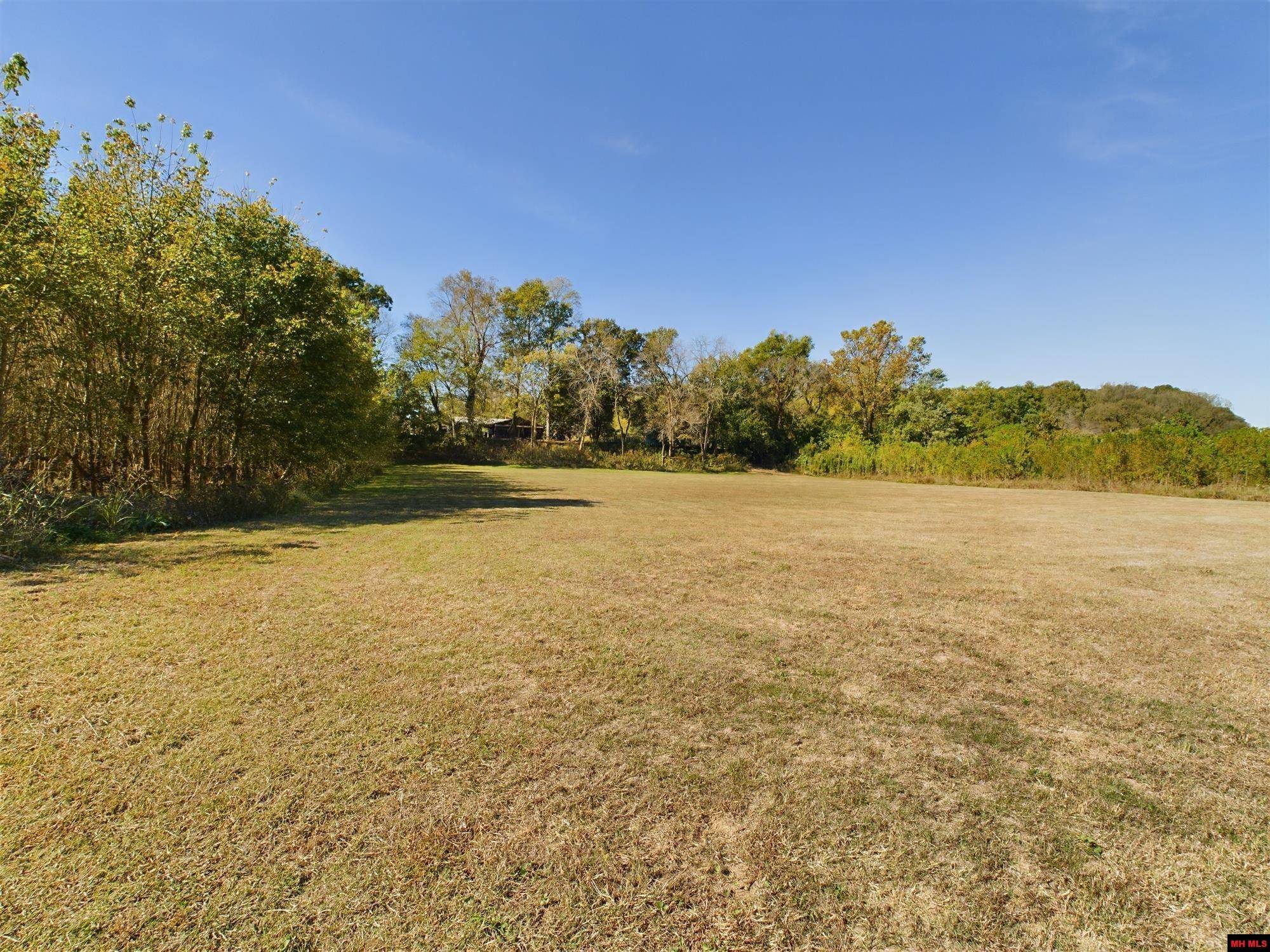 Norfork, AR 72658,2594 RIVERVIEW DRIVE