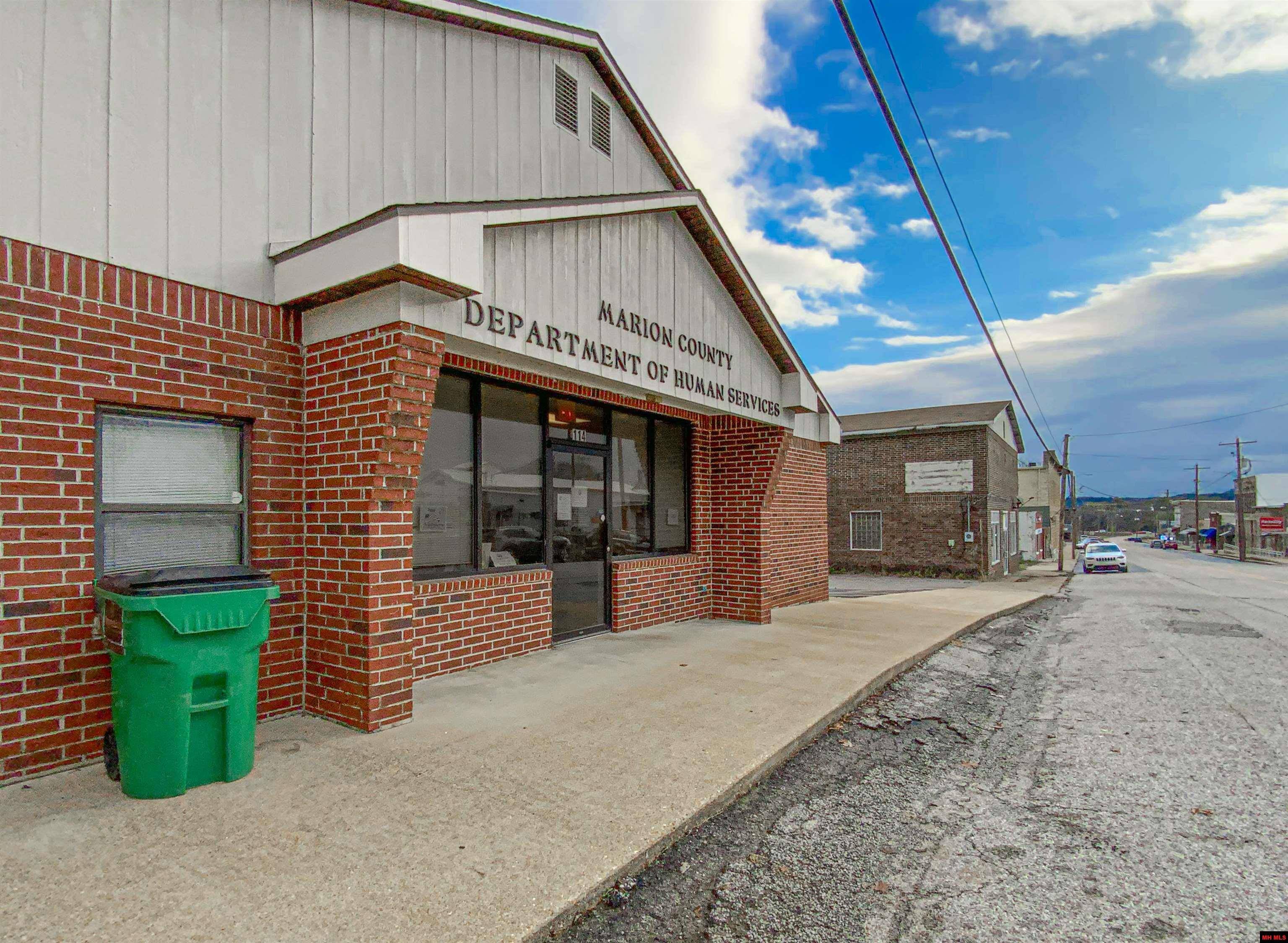 Yellville, AR 72687,114 E OLD MAIN STREET
