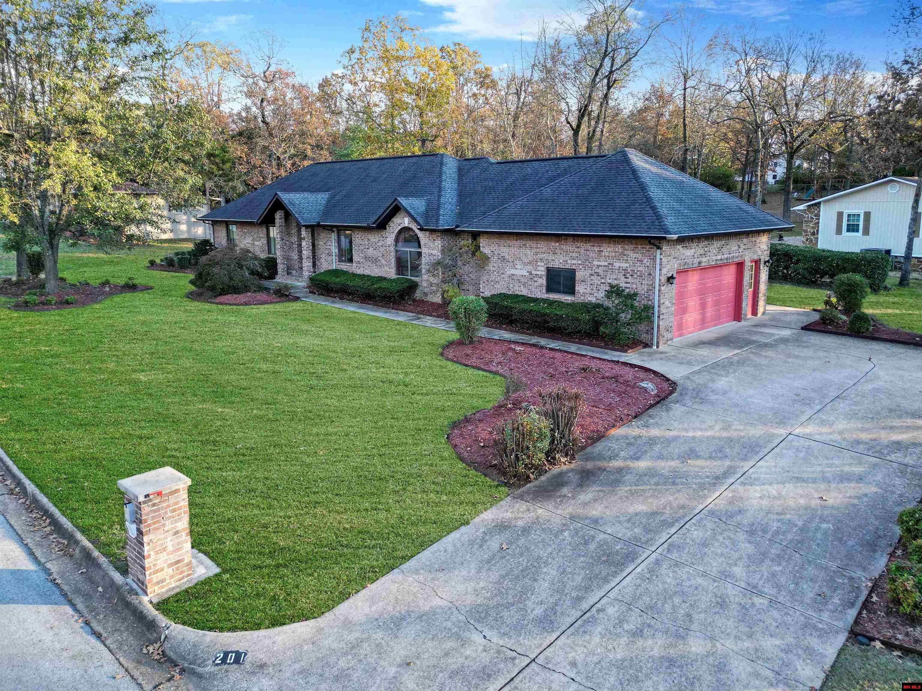 Mountain Home, AR 72653,201 N LEATHERWOOD DRIVE