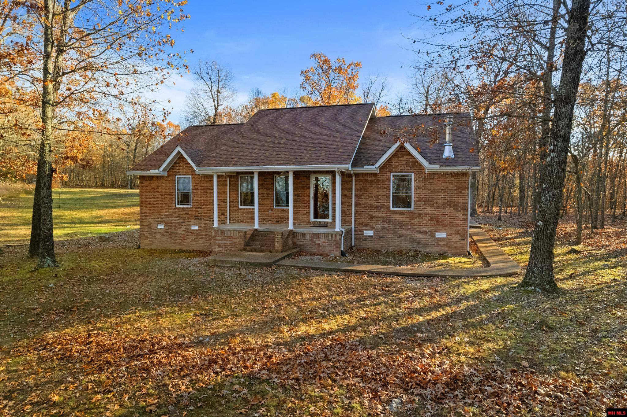 Yellville, AR 72687,84 NORTH POINT DRIVE