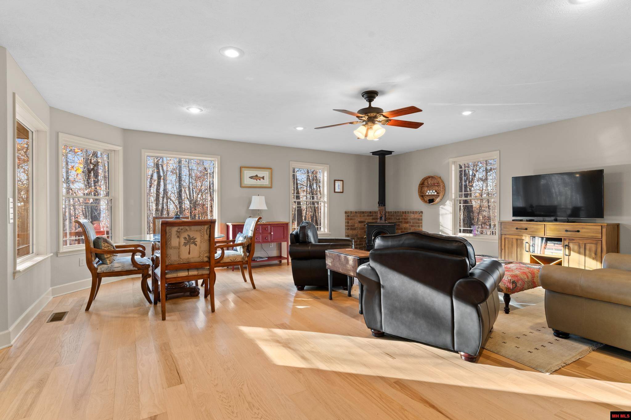 Yellville, AR 72687,84 NORTH POINT DRIVE