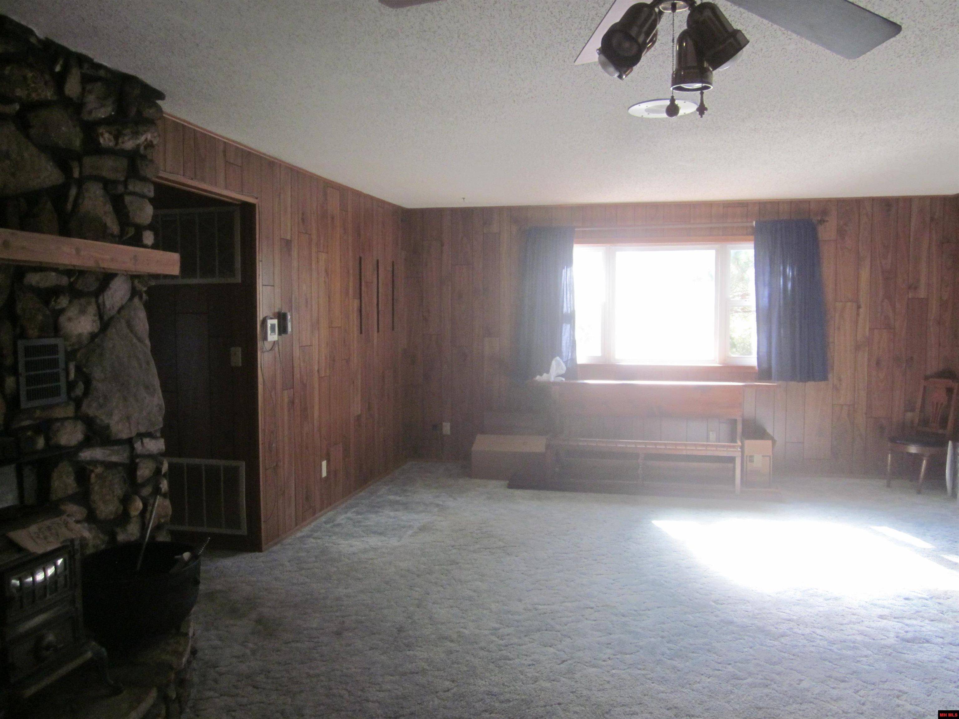Henderson, AR 72555,104 ROYAL OAKS LANE