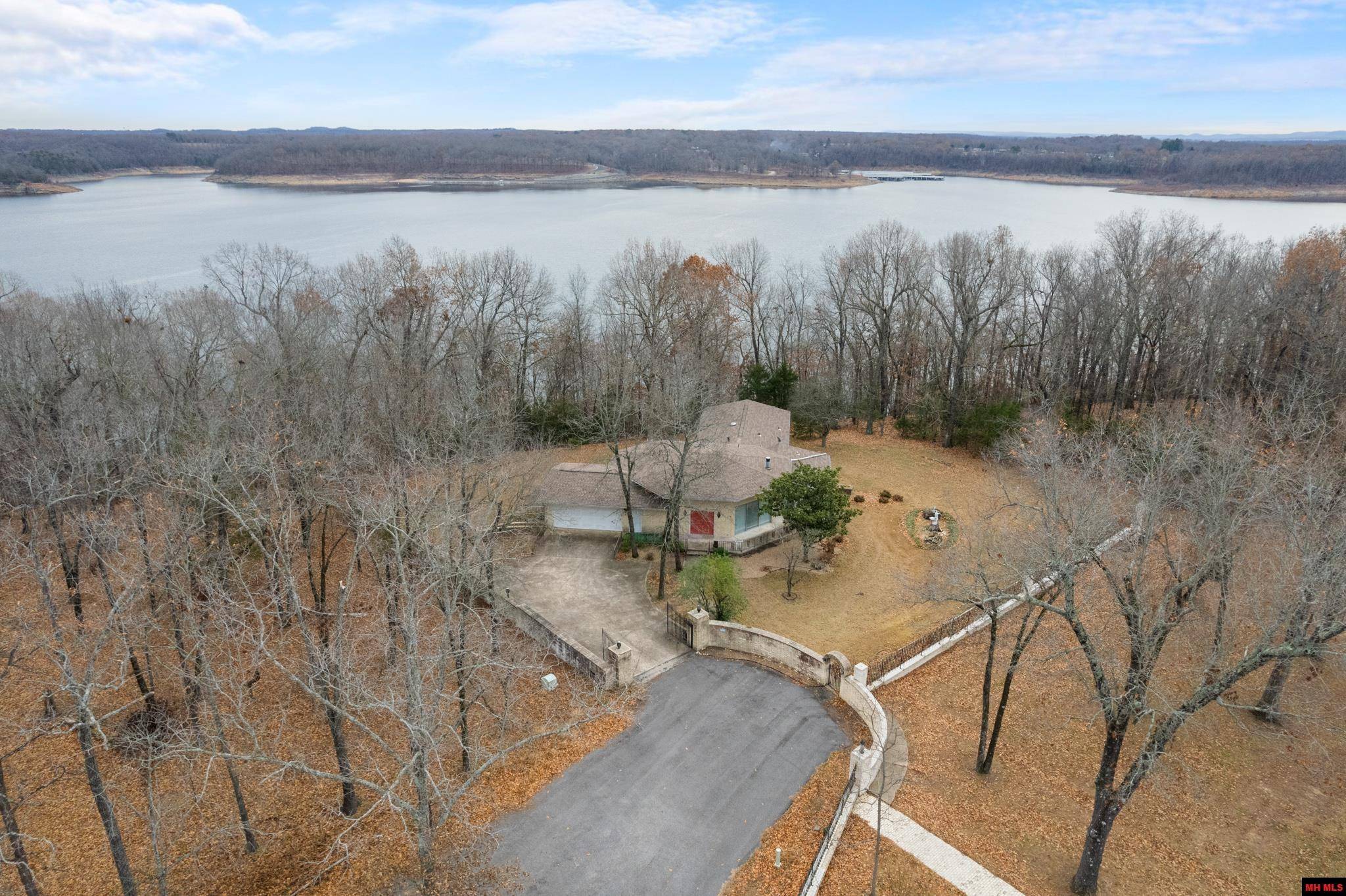 Bull Shoals, AR 72619,132 OVERHILL DR