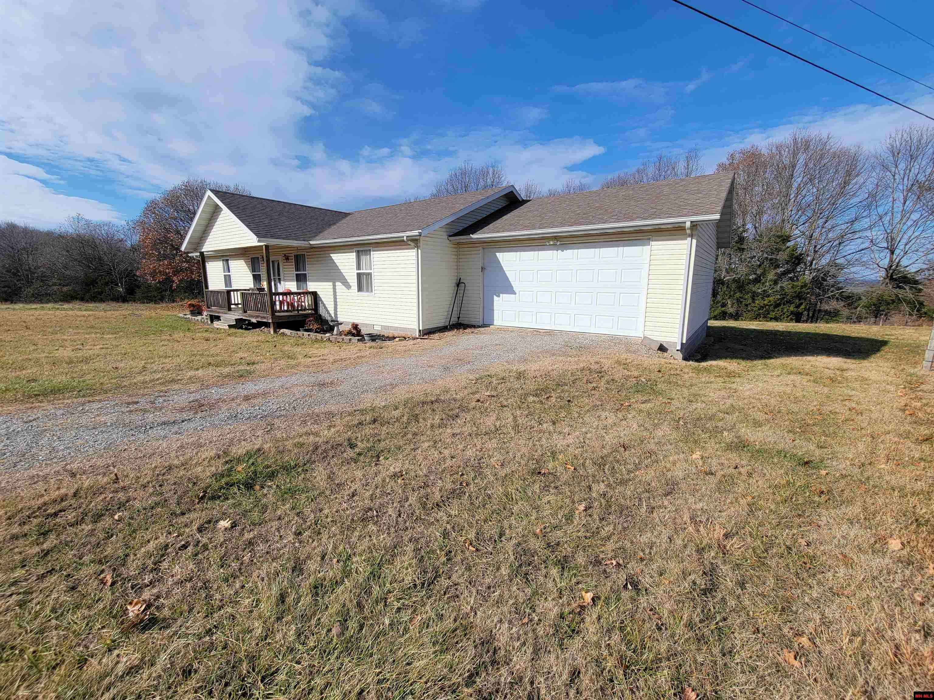 Gainesville, MO 65655,331 WYANDOTTE DRIVE