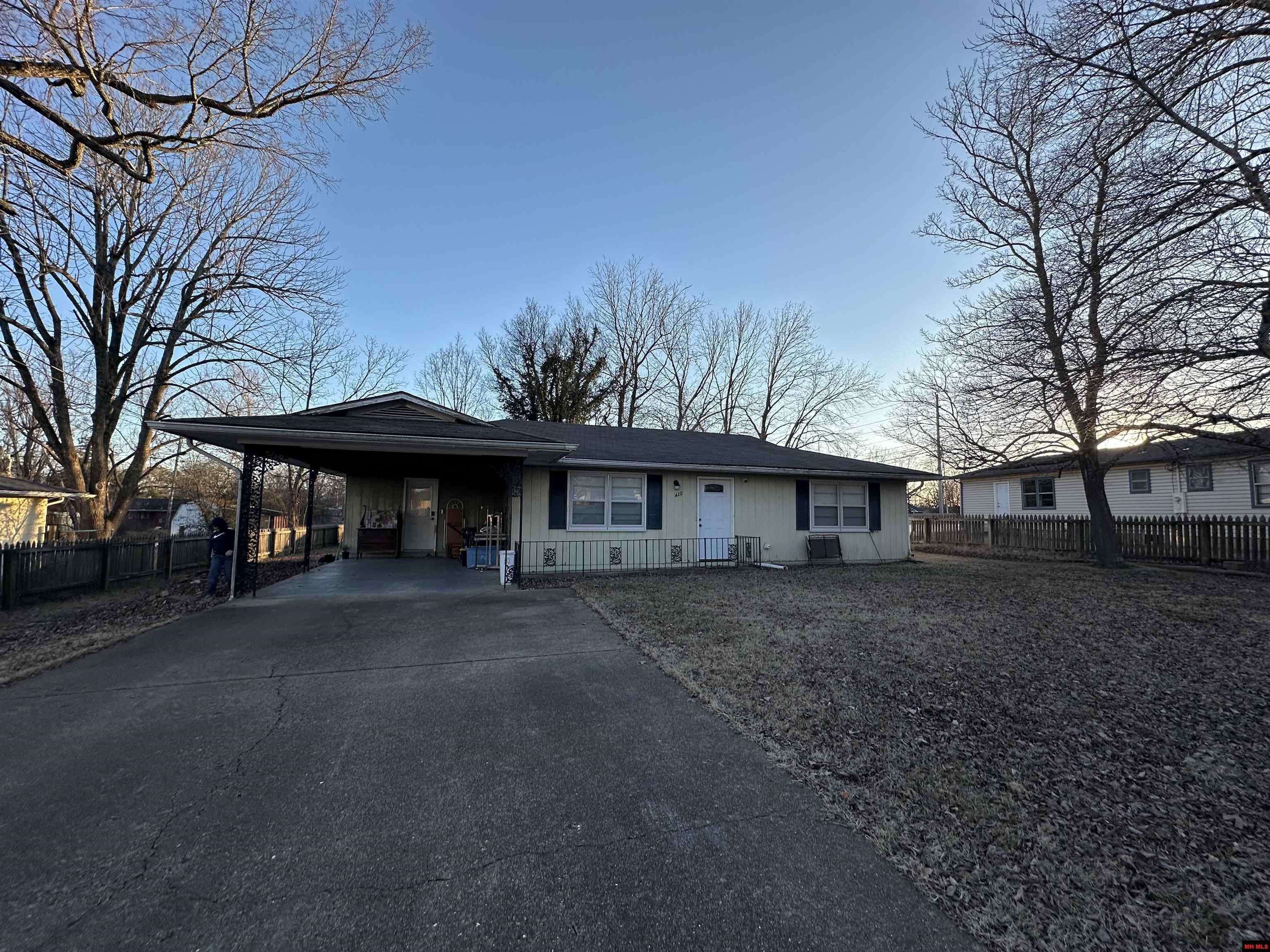 Mountain Home, AR 72653,420 E 4TH STREET