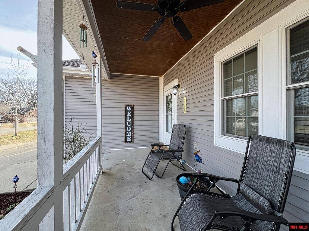 Gassville, AR 72635,320 MAGNESS DRIVE