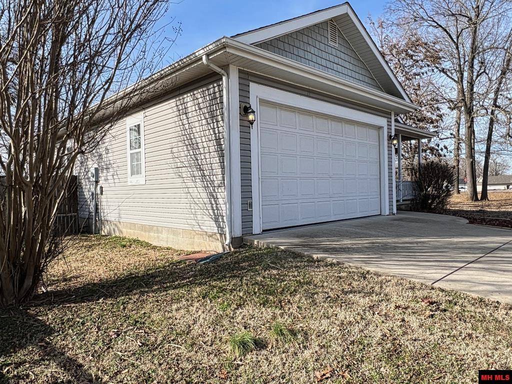 Gassville, AR 72635,320 MAGNESS DRIVE