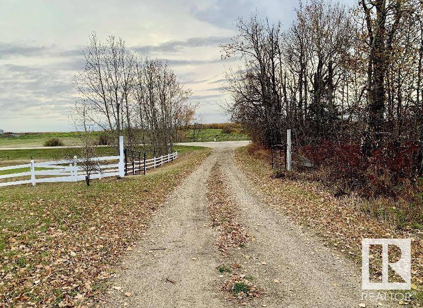 Rural Lac Ste. Anne County, AB T0E 1V0,55431 HWY 777