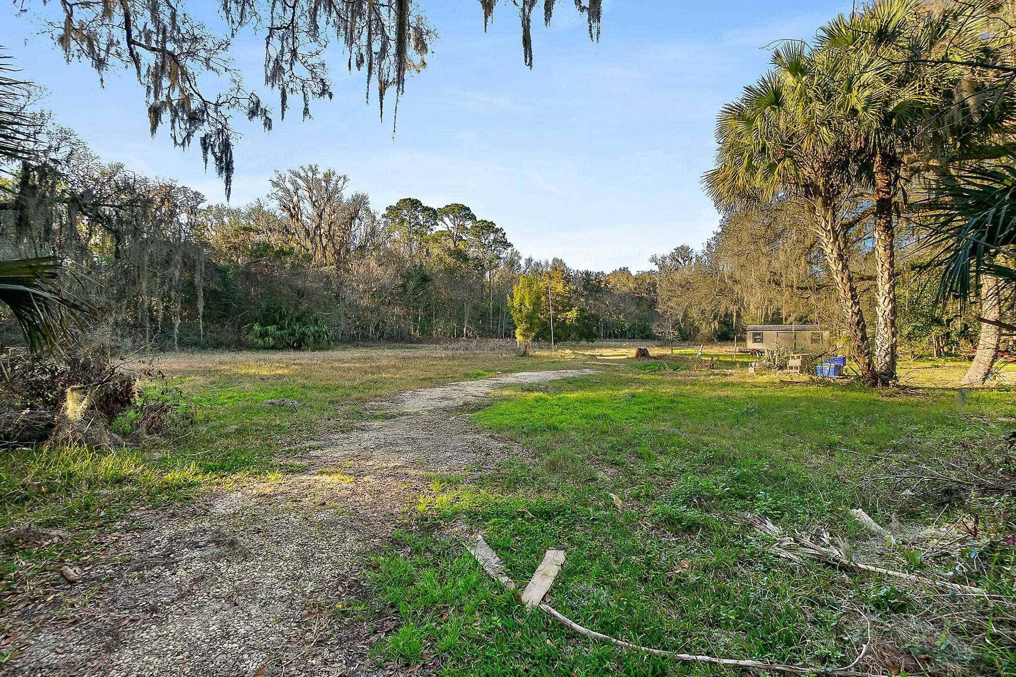 East Palatka, FL 32131,104 W Louis Broer Road