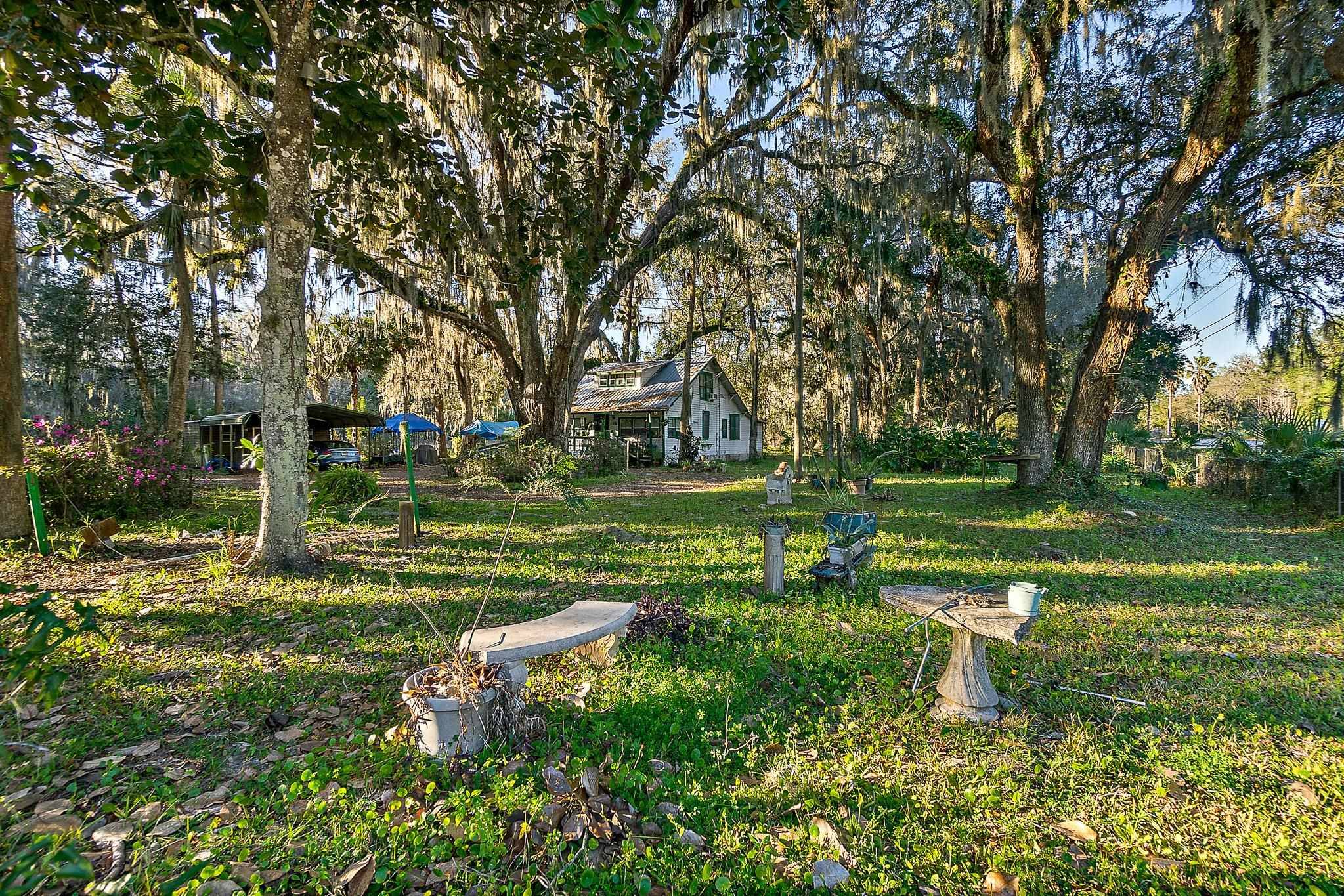 East Palatka, FL 32131,104 W Louis Broer Road