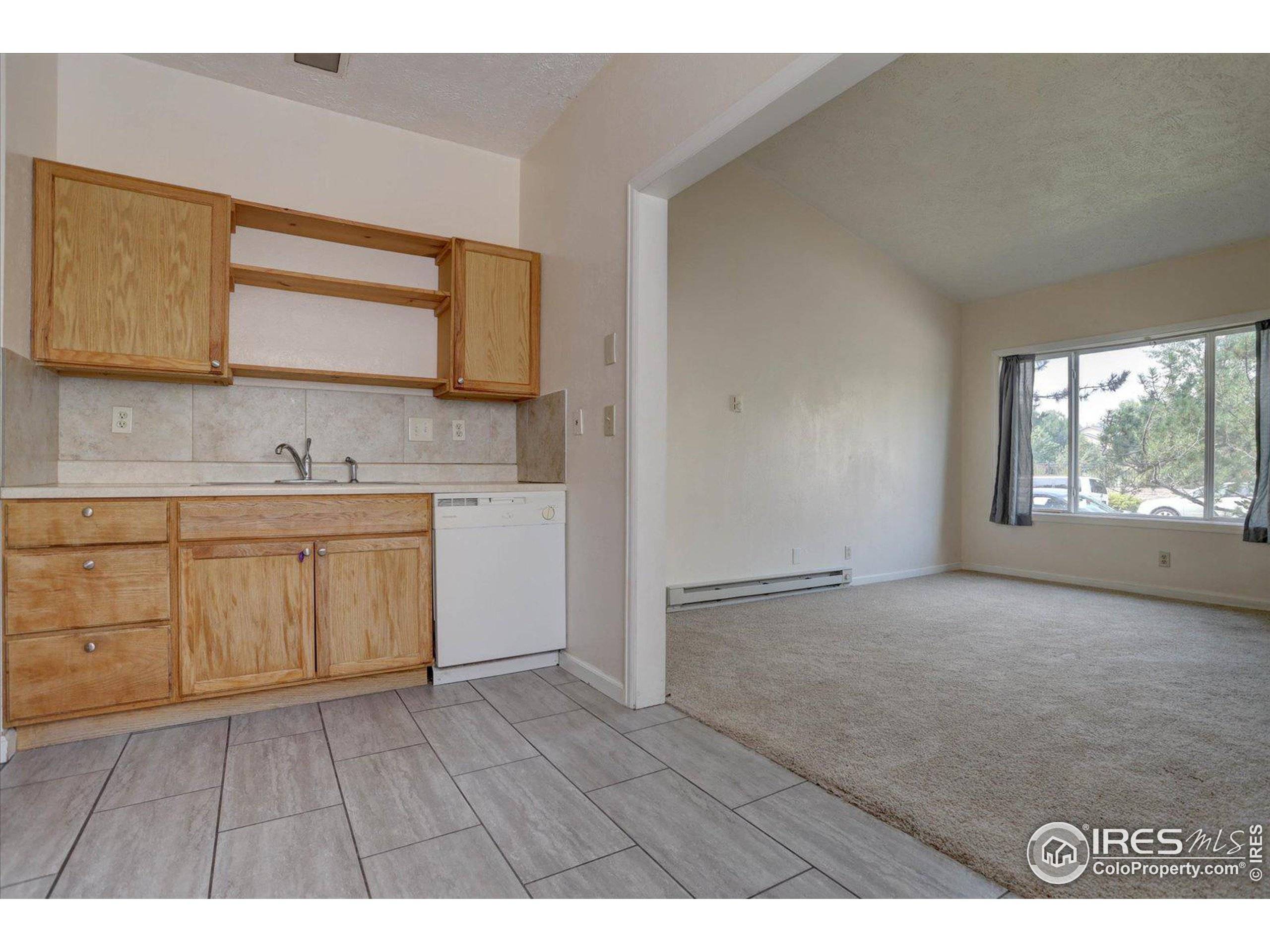 Longmont, CO 80501,841 Crisman Dr #11