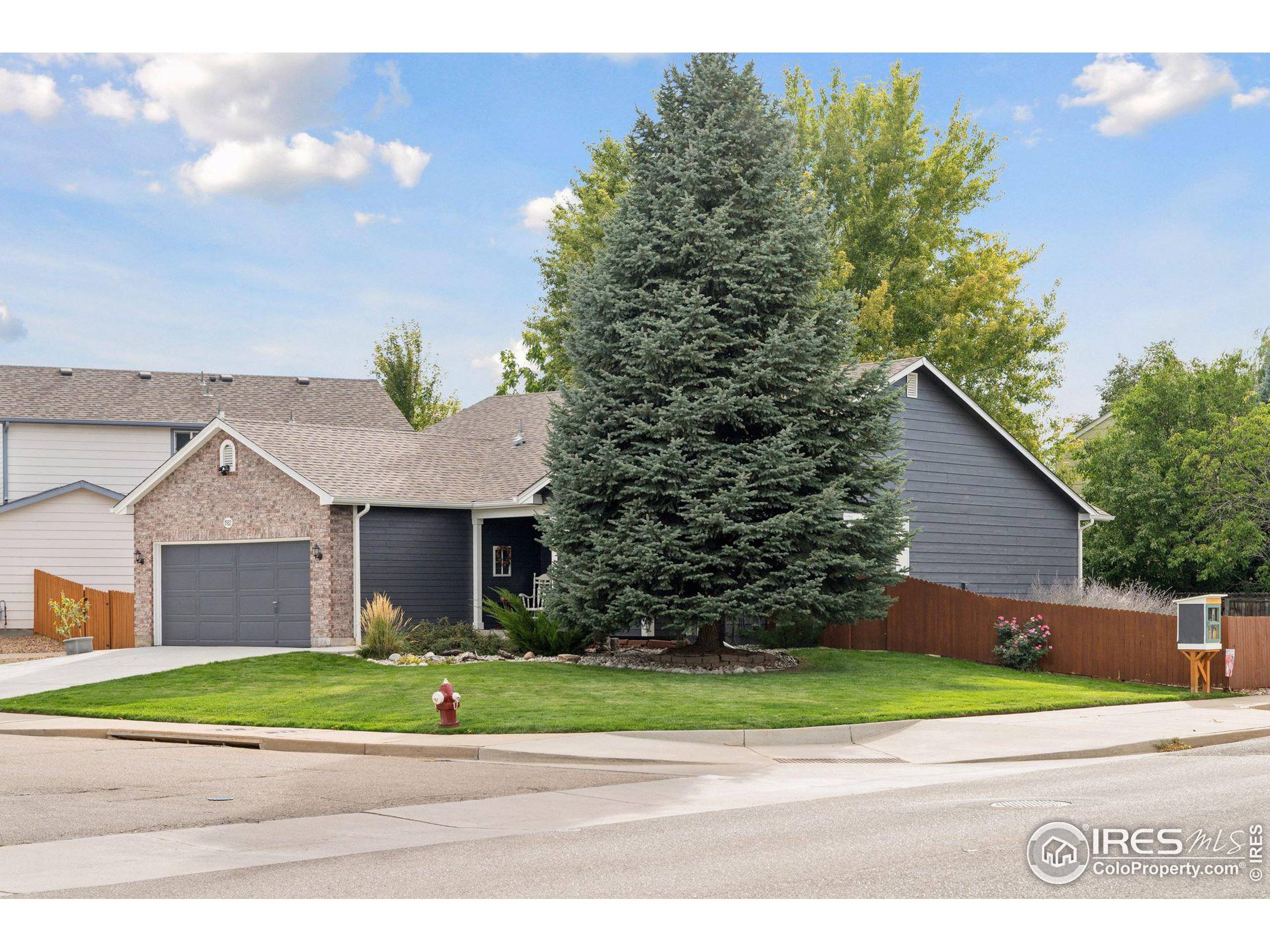 Longmont, CO 80504,1582 Cedarwood Dr