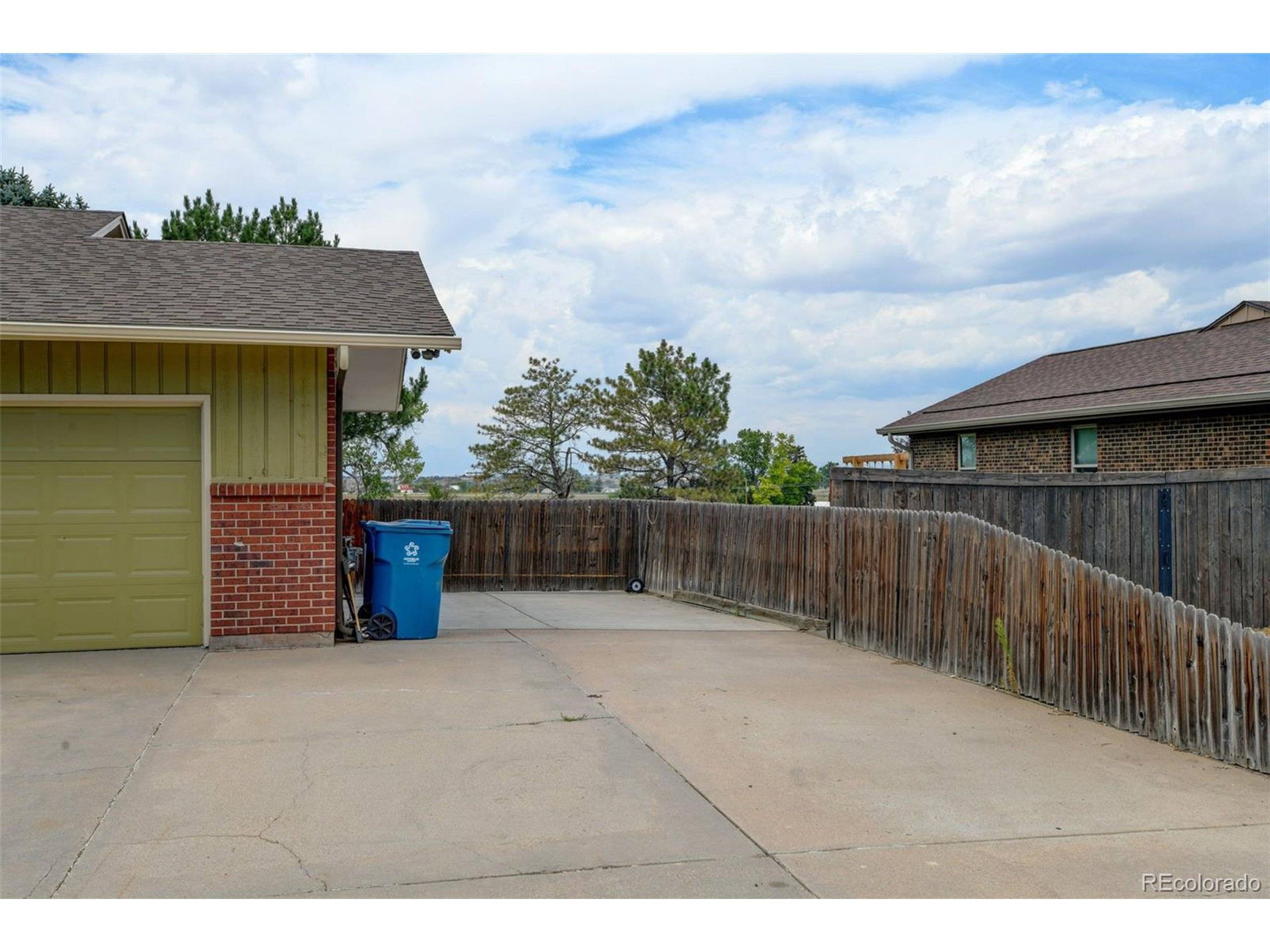 Brighton, CO 80601,14121 Country Hills Dr