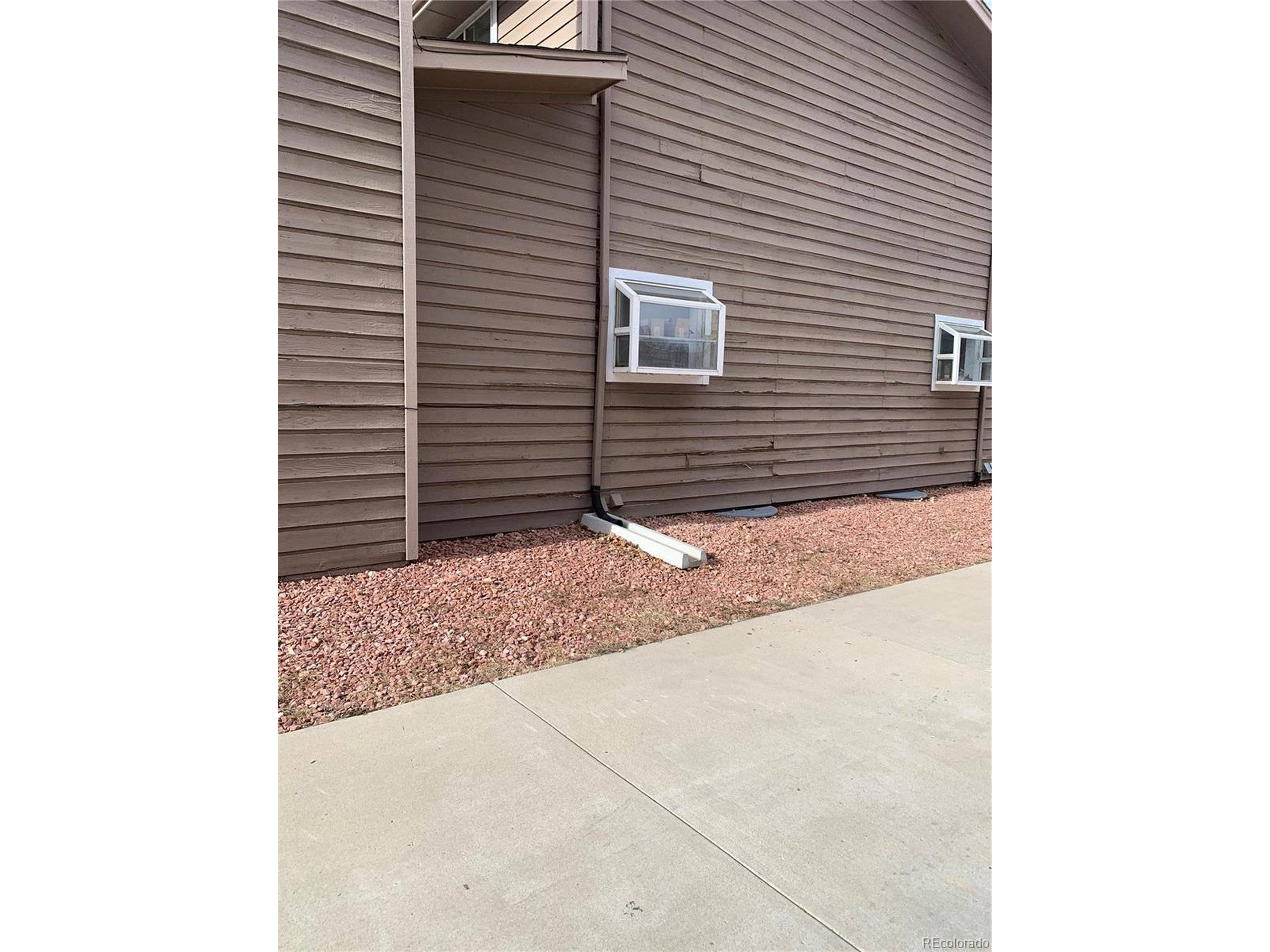 Longmont, CO 80501,841 Crisman Dr #12
