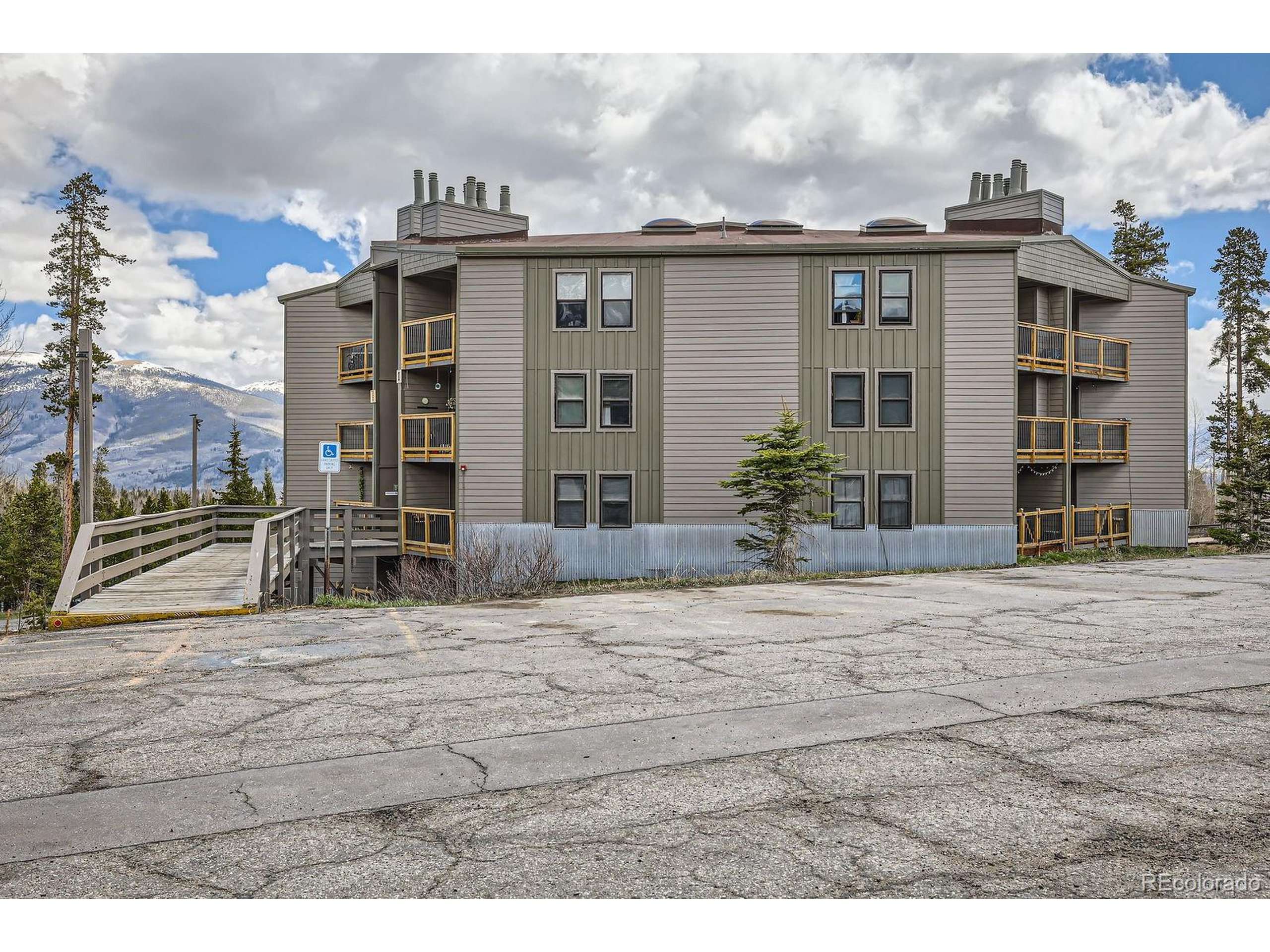 Silverthorne, CO 80498,4200 Lodge Pole Cir #103