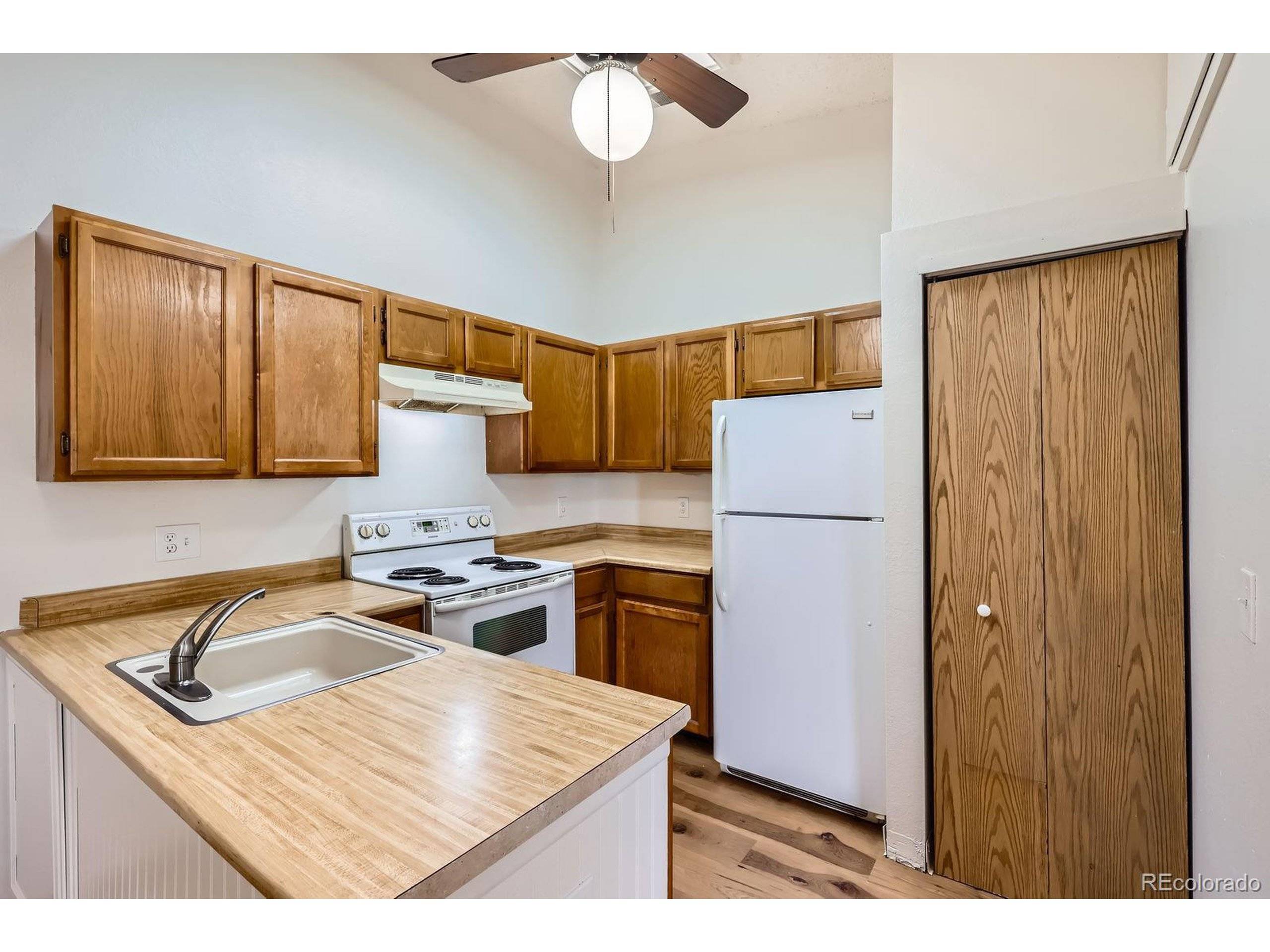 Aurora, CO 80012,932 S Dearborn St #17