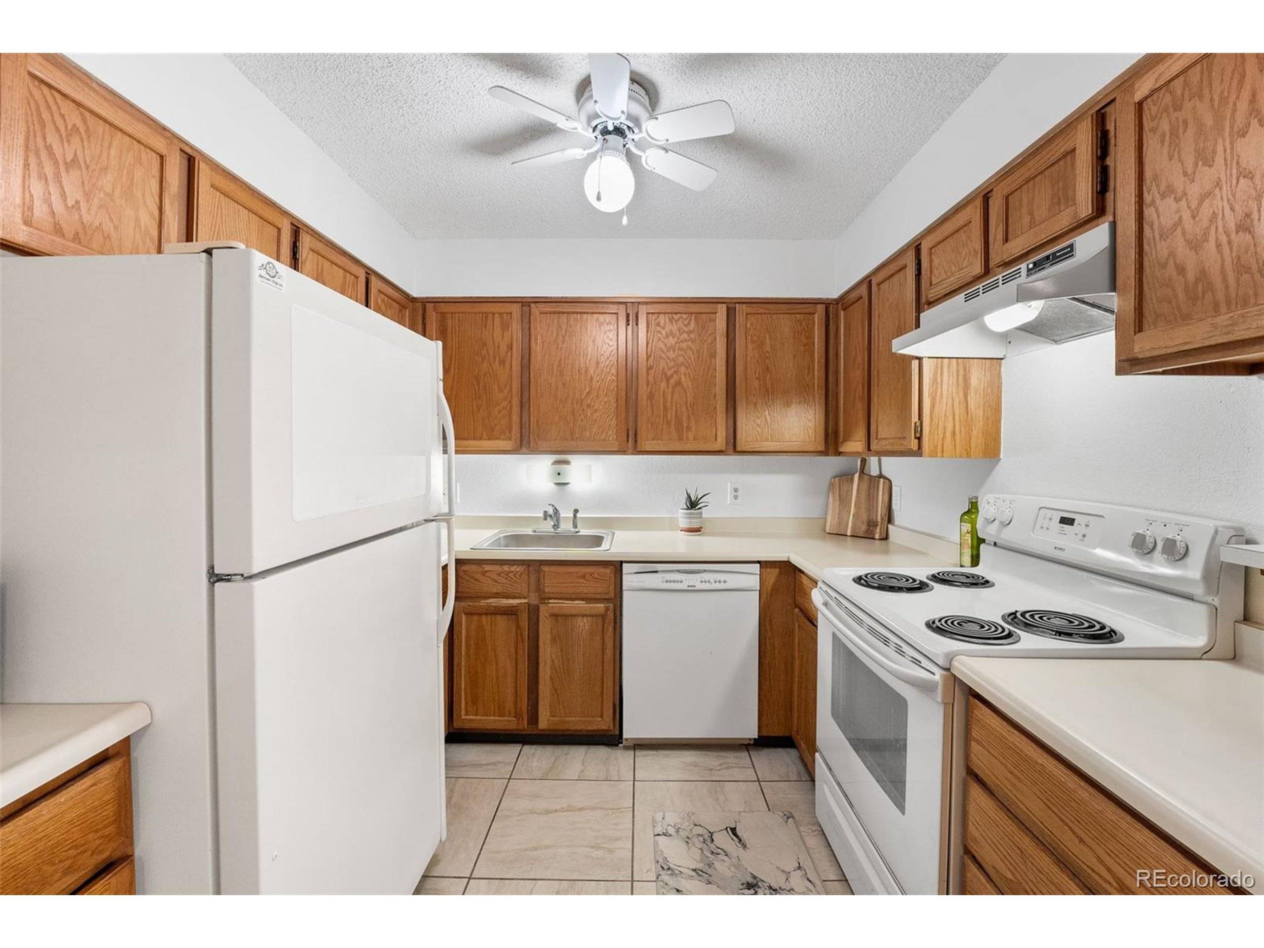 Lakewood, CO 80227,3305 S Ammons St #202