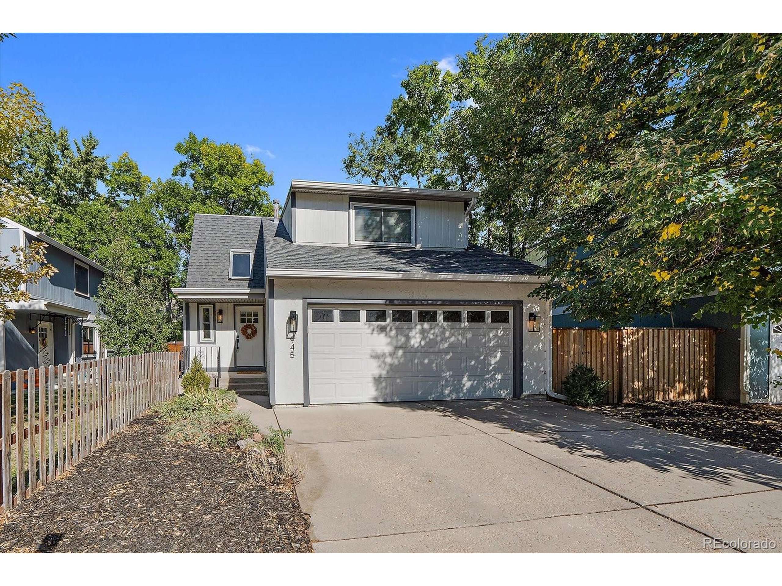 Littleton, CO 80120,945 W Peakview Cir