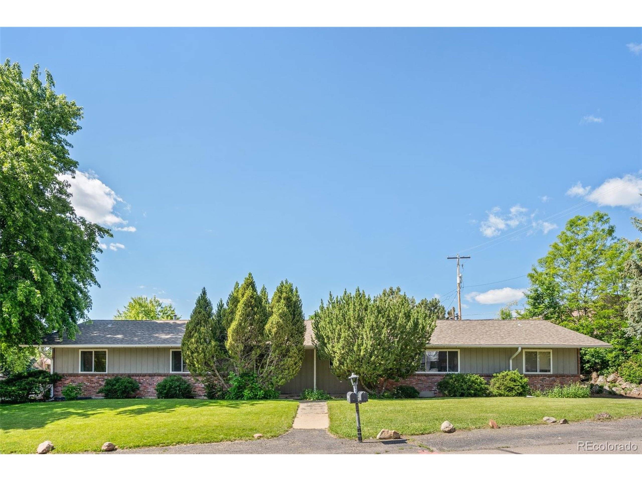 Lakewood, CO 80215,2105 Applewood Dr