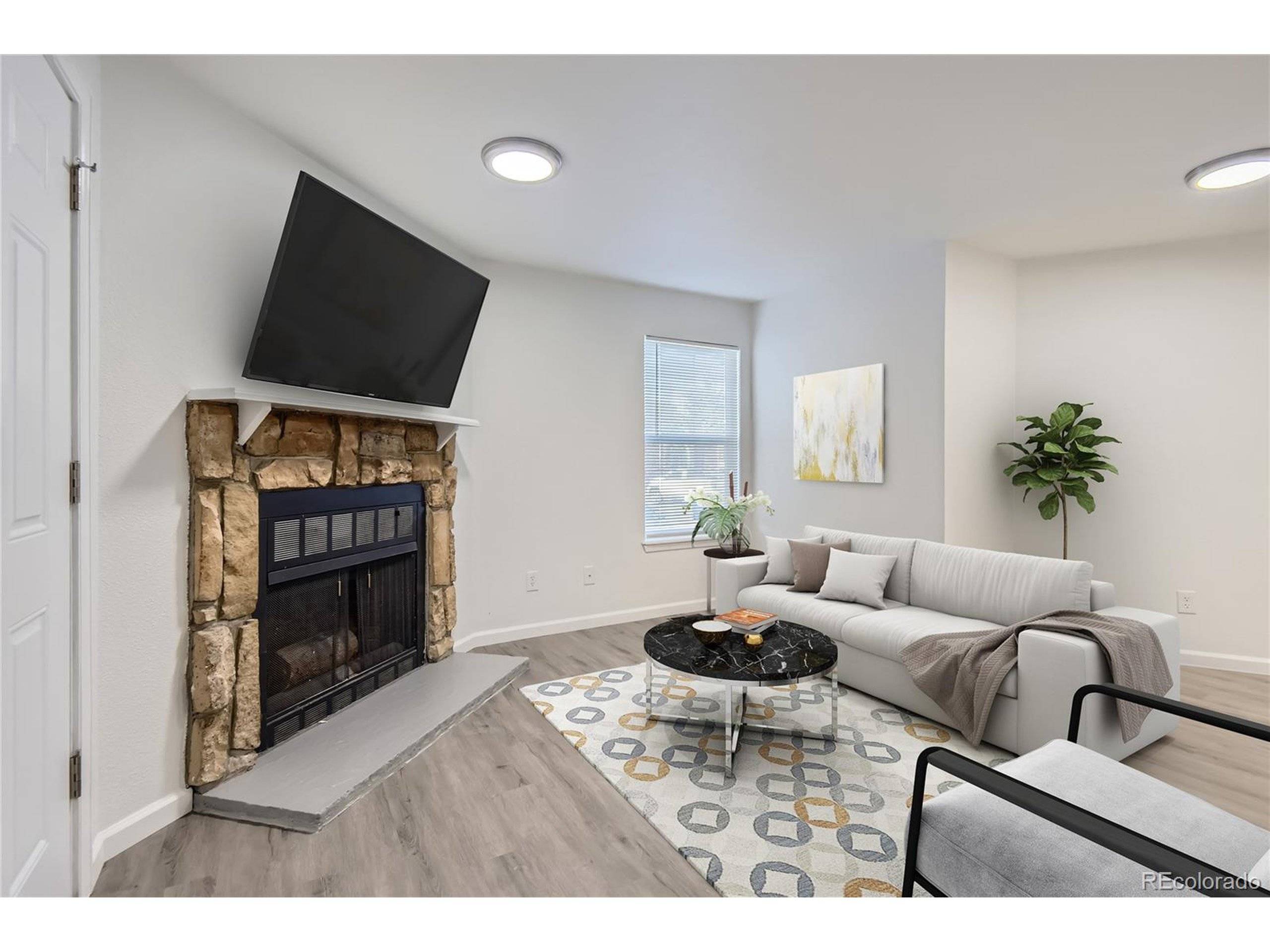 Aurora, CO 80012,932 S Dearborn Way #8