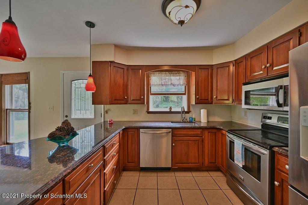 Roaring Brook Twp, PA 18444,338 Golf CLub Rd