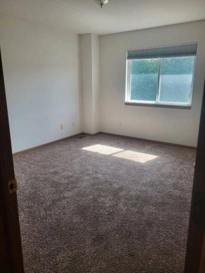 Midland, MI 48640,4915 Universal Unit#12 Drive