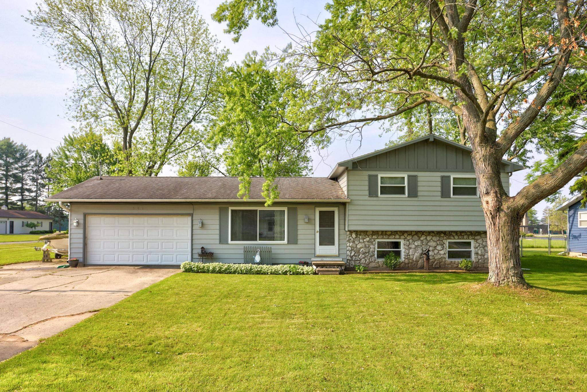 Freeland, MI 48623,942 Wheelock Street