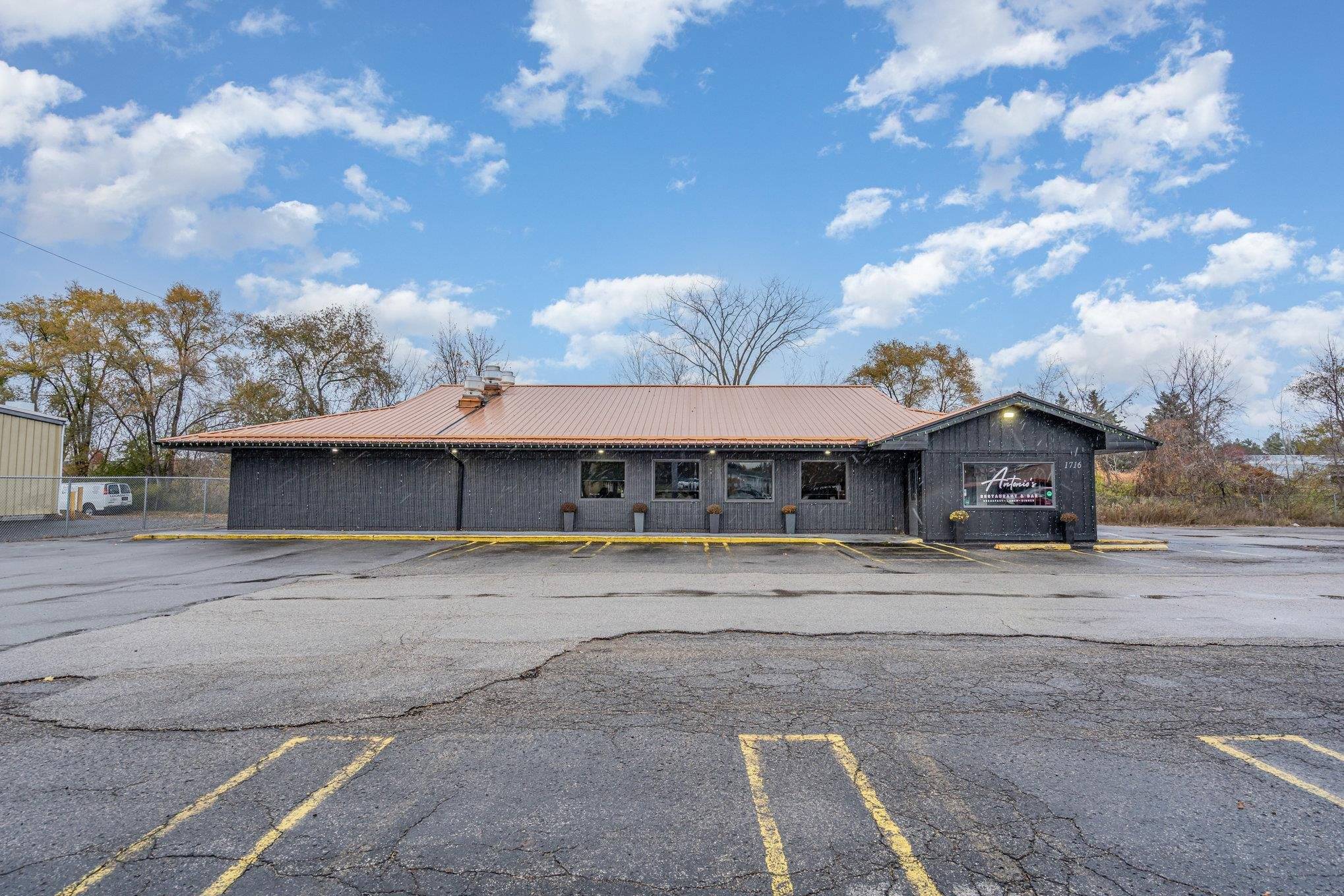 Midland, MI 48640,1716 W Wackerly Road