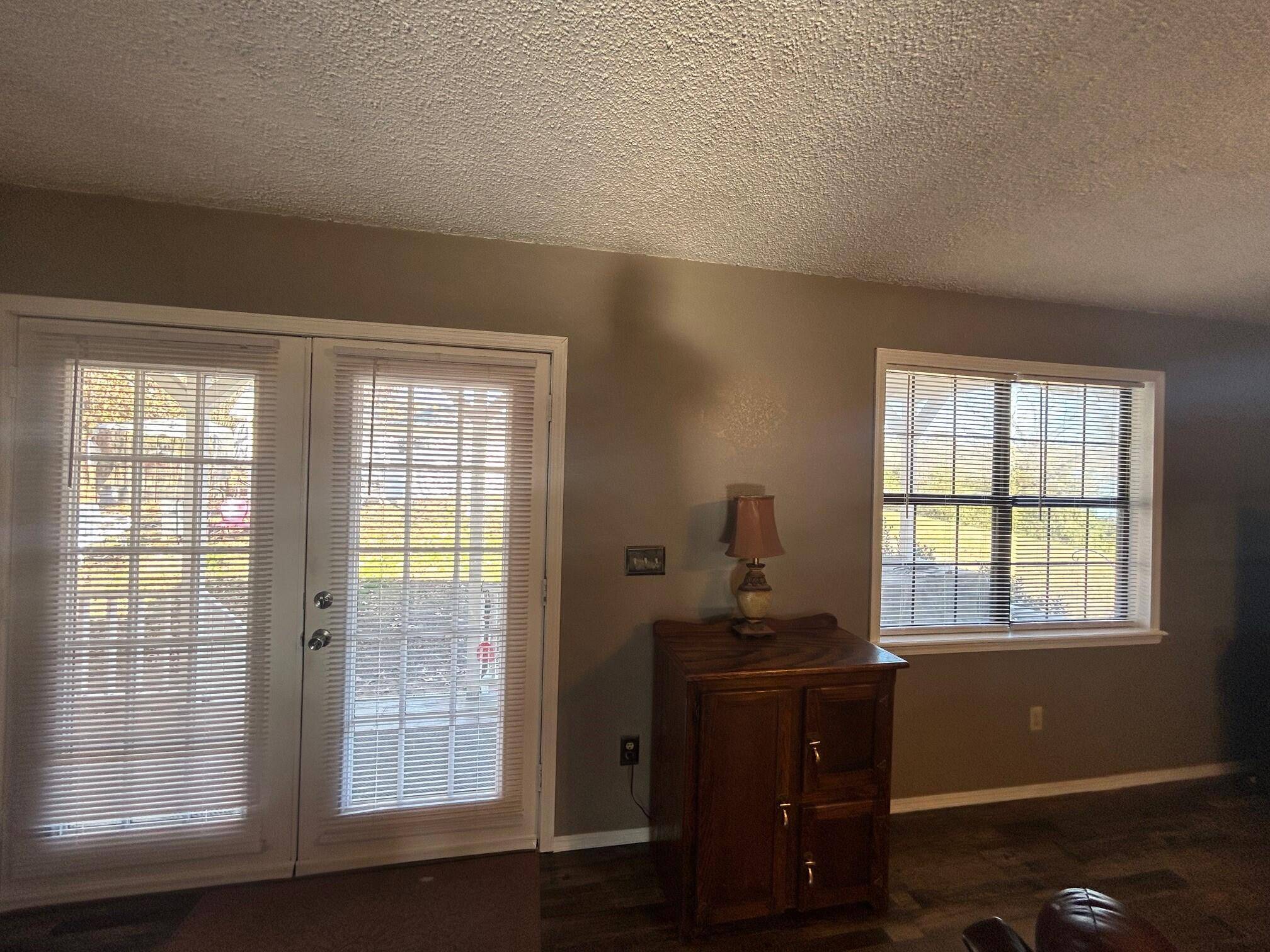 London, AR 72847,565 CR 1750