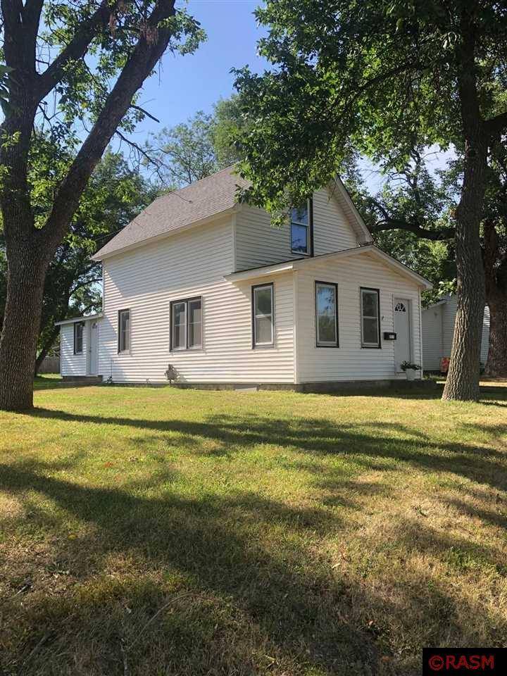 Madelia, MN 56062,221 SW Benzel Avenue