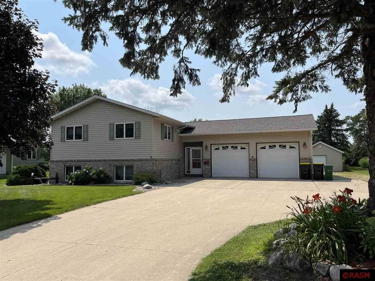 St. James, MN 56081,1026 5th Street South