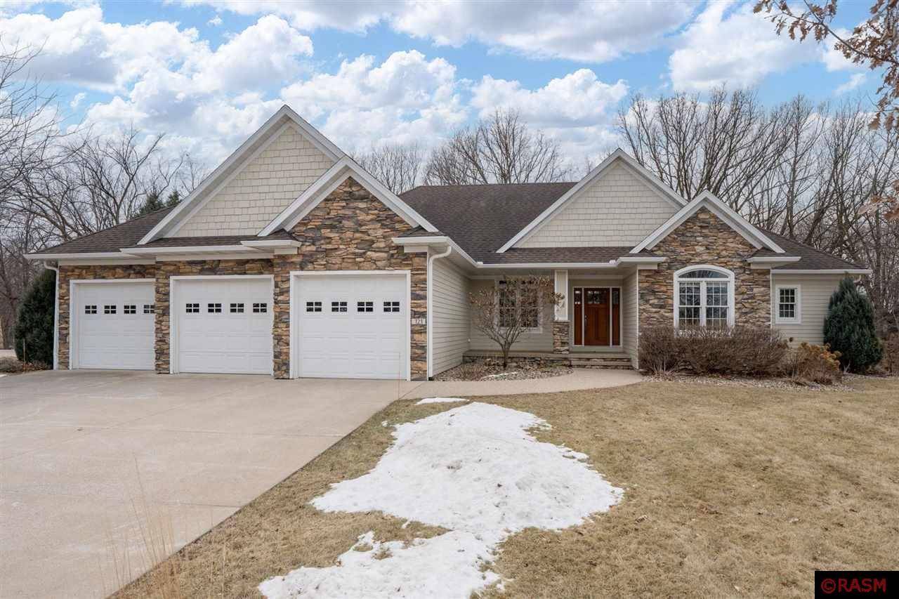 Mankato, MN 56001,121 Hidden Oaks Circle