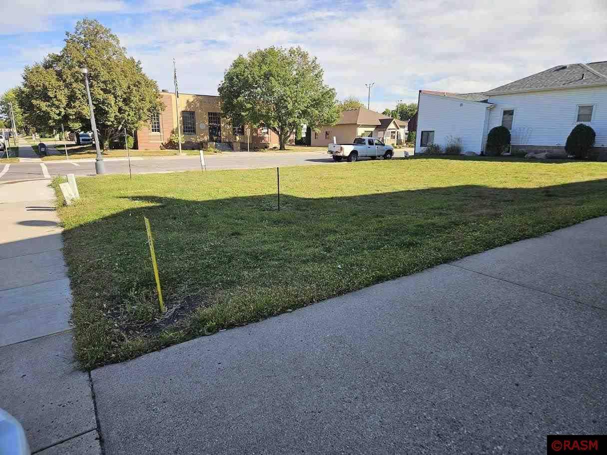 Waseca, MN 56093,117 2nd ST NE