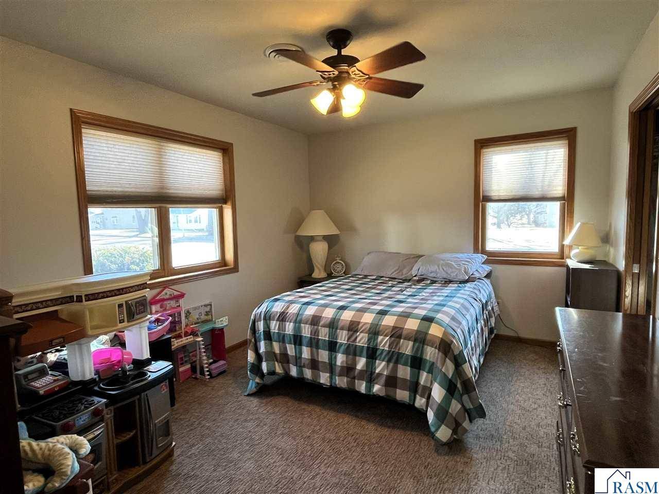 Madelia, MN 56062,7 NW Dill Avenue