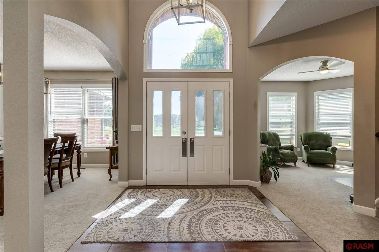 Mankato, MN 56001,127 Red Oak Court
